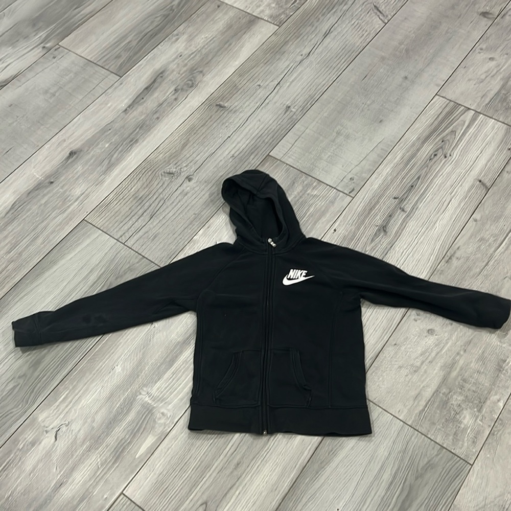 black zip up nike jacket